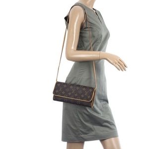 Auth.  Louis Vuitton pochette twin PM